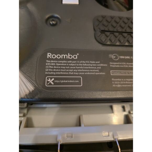 iRobot Roomba 694 Robot Vacuum - R694020 - Black - Picture 12 of 16